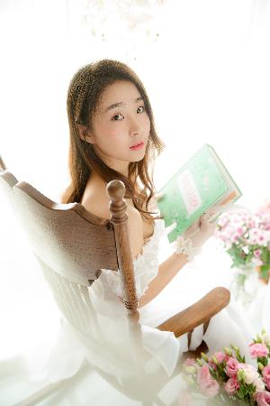 双乳被四个男人吃奶