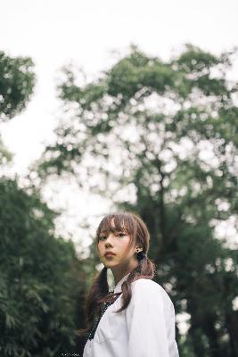 饭桌上张开腿给公